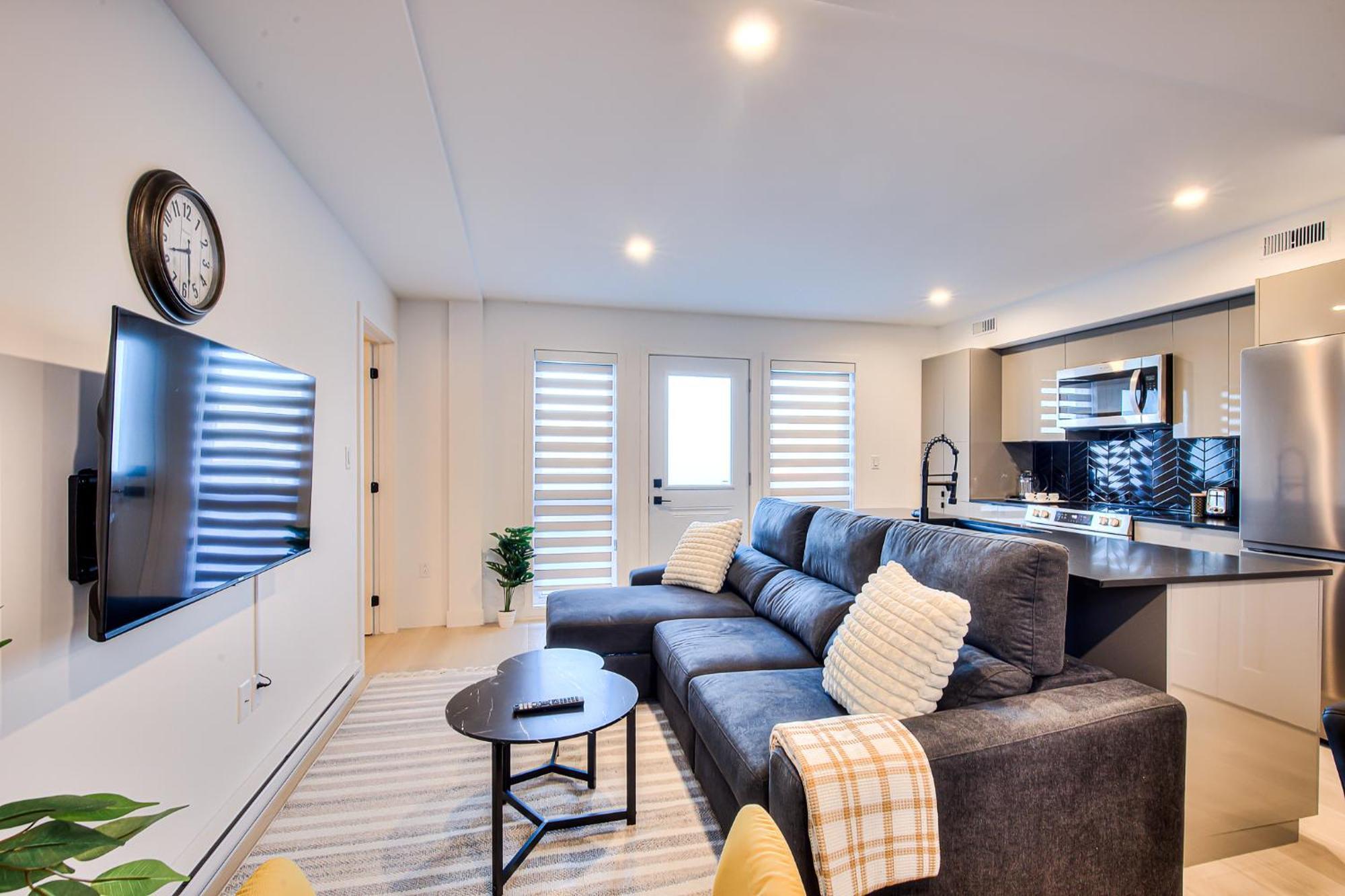 Restful Nights, Adventure Days Await! Apartamento Montreal